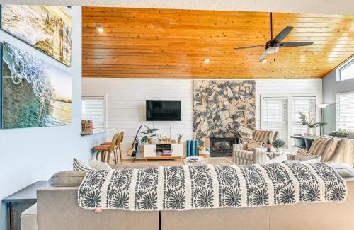 Freeport House | Deck and Large Yard Oceanfront Surfside Beach Home!