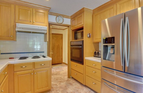 Jones Mills House | Deck, Dock & Resort Amenities: Home in Hot Springs
