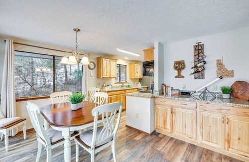 Garden Valley Cabin | Deck & Fire Pit: Cozy Cabin at Terrace Lakes!