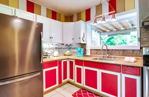 Port Isabel Cottage | Deck, Fire Pit & Grill: Port Isabel Home!