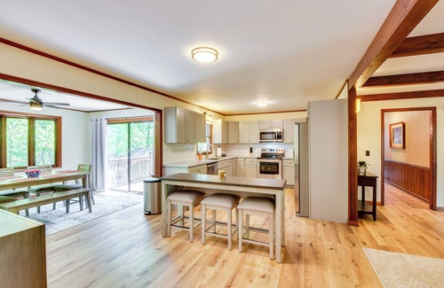 Tiger House | Deck & Game Room: Mountaintop Hideaway in Tiger!