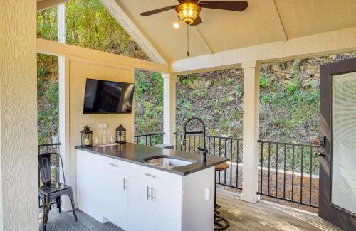 Cookeville House | Deck, Grill and Fishing Pond Modern Cookeville Gem