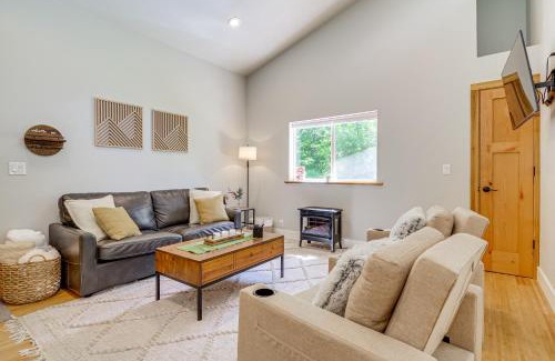 Gold Bar House | Deck, Hot Tub and Views Sleek Getaway in Index!