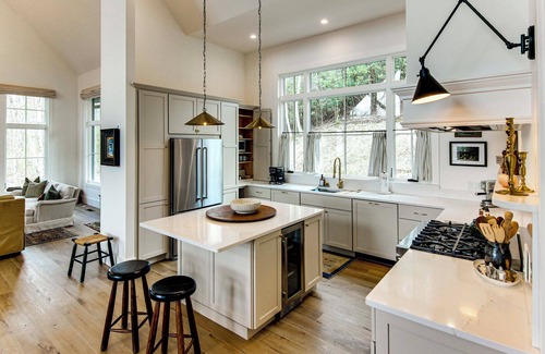 Glenville House | Deck & Mountain Views: 'Black Chalet' in Glenville