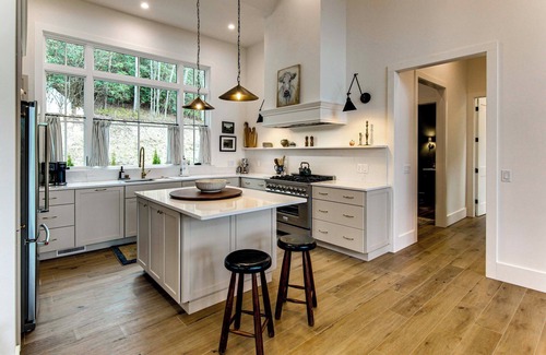 Glenville House | Deck & Mountain Views: 'Black Chalet' in Glenville