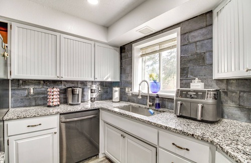 Paradise Hills Civic House | Deck, Putting Green & Views: Albuquerque Oasis