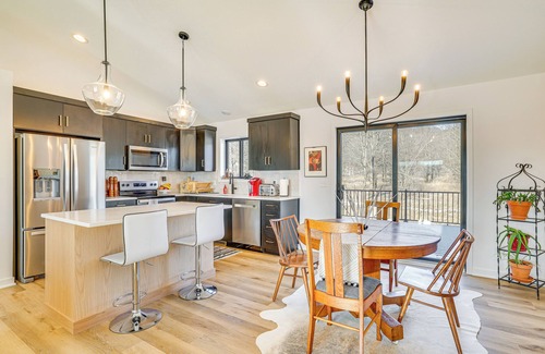 Rochester House | Deck w/Forest Views: Modern Home in Rochester!