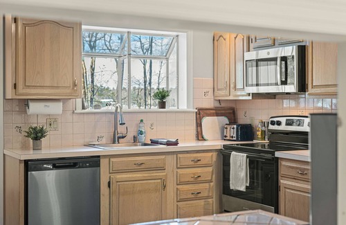 Tafton House | Deck w/Lake Views, Fireplace, Shuffleboard, and Office | Lakeside Retreat