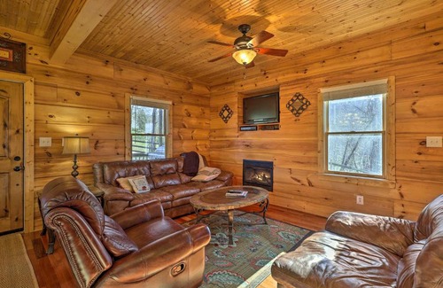 Laurel Springs House | Decks and Panoramic Views Rustic Sparta Cabin