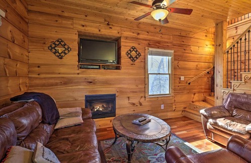 Laurel Springs House | Decks and Panoramic Views Rustic Sparta Cabin