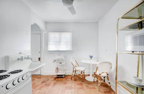 Huning Highland Historic District Cottage | Deco Chic Casita blocks from Trendy EDO