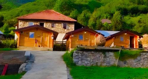 Vusanje House | Dedushi Guesthouse &Wood cabins-Camping place