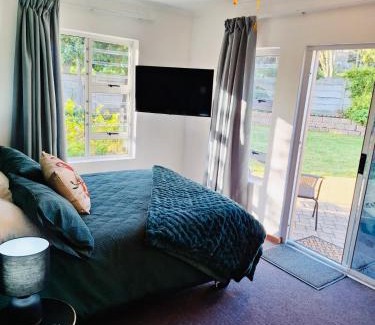 Welgemoed Apartment | Dee-One's at Napier,Kenridge,Self Catering Apartment with Pool
