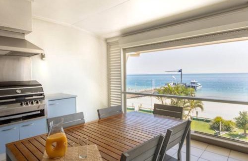 Brisbane Waterfront Apartment | Deep Blue 5