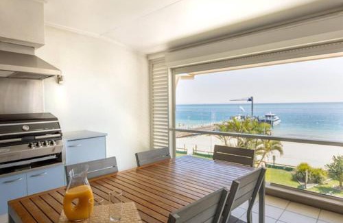 Brisbane Waterfront Apartment | Deep Blue 5