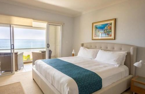 Brisbane Waterfront Apartment | Deep Blue 5