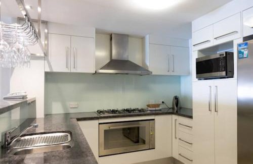 Brisbane Waterfront Apartment | Deep Blue 5