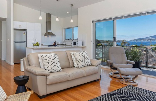 Lindisfarne House | Deep Blue Wow views over river city mountain