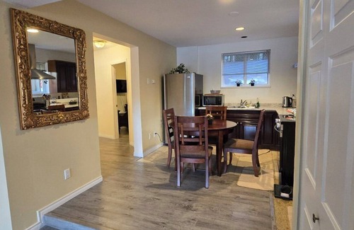 Dollarton Apartment | Deep Cove 3 Bedroom for rent