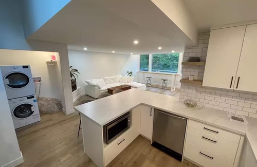 Deep Cove House | Deep cove dreaming? Brand new large private condo
