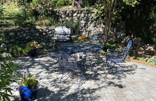 Dollarton House | Deep Cove Sanctuary by the Sea!