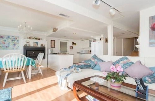 District of North Vancouver House | Deep Cove Semi Water Front Luxury Entire apartment