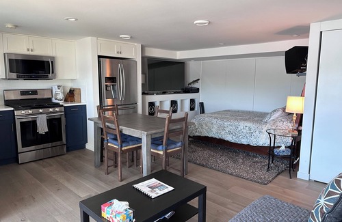 District of North Vancouver Apartment | Deep Cove Waterfront - The Wheelhouse