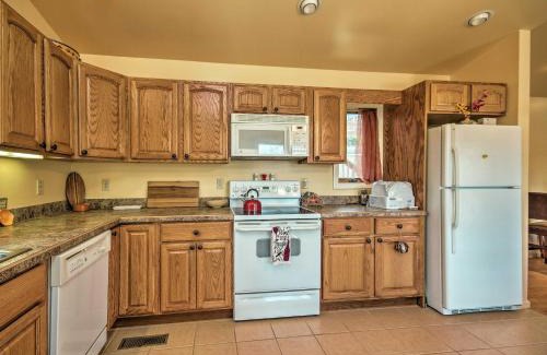 Thayerville House | Deep Creek Lake Townhome with Deck and Water Views
