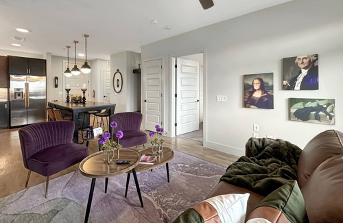 Deep Ellum Apartment | Deep Ellum- Enjoy the Rooftop Pool + Free Secure Parking + Walk to The Factory