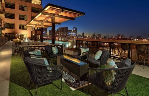 Deep Ellum Apartment | Deep Ellum- Enjoy the Rooftop Pool + Free Secure Parking + Walk to The Factory