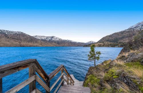 Chelan Hotel | Deep Water Cabin