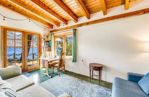 Chelan Hotel | Deep Water Cabin
