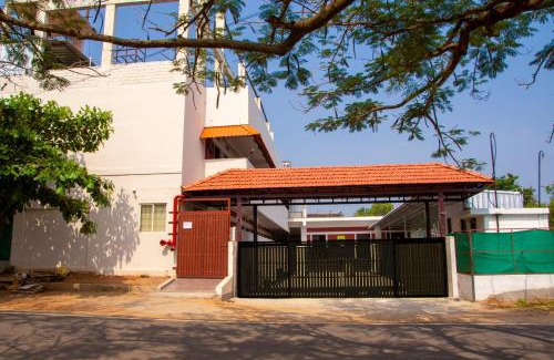 Pollachi Hotel | Deepwoods Stay