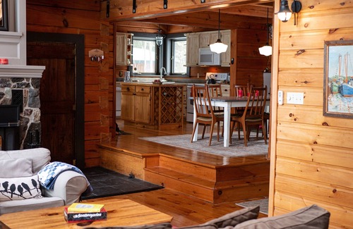 Deer Bay Cottage | Deer Bay Chalet - Kawartha Lakes waterfront Cottage