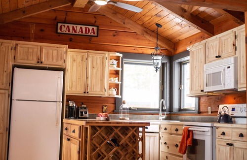 Deer Bay Cottage | Deer Bay Chalet - Kawartha Lakes waterfront Cottage
