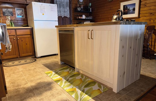 Deer Bay Cottage | Deer Bay Hideaway on Lower Buckhorn Lake. Perfect for family vacations.