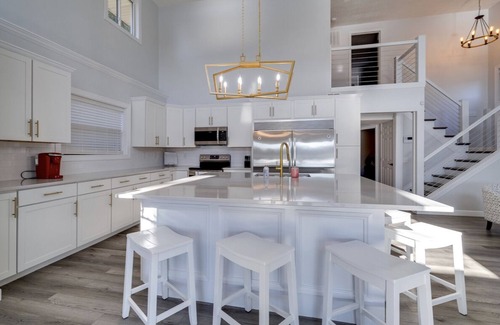 Jamestown House | Deer Brook Lake House