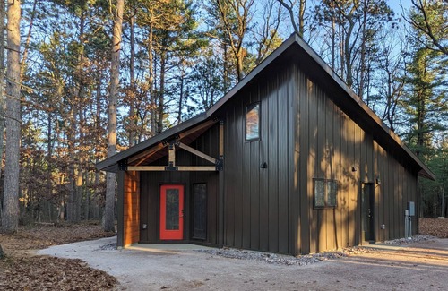 Wisconsin Dells Cabin | Deer Cabin @ Orange Tractor Retreat: a new, 3BR modern cabin on 40 private acres