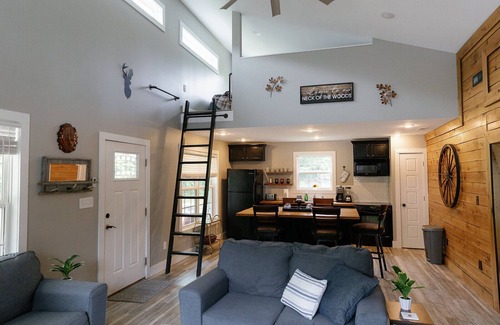 Chaplin House | "Deer Creek Lodge" - Secluded Bourbon Trail Stay