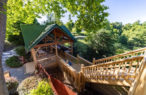 Piney Creek Cabin | Deer Crossing Cabin-Gorgeous Mountain/Valley Views, Near Sparta, NC