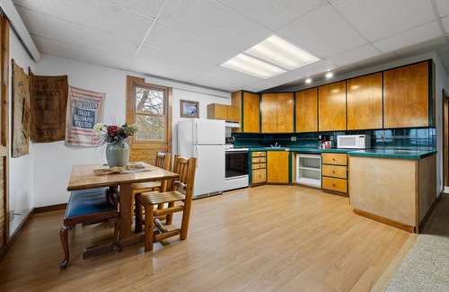 Rapid City House | Deer Glen Lodge Thirty Minutes from Mt Rushmore - In Rapid City On Canyon Lake Thirty Minutes from Mt Rushmore