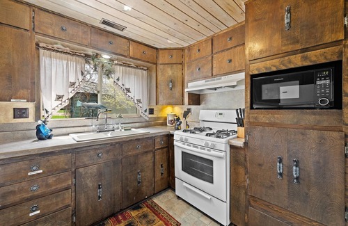 Rapid City House | Deer Glen Lodge Thirty Minutes from Mt Rushmore - In Rapid City On Canyon Lake Thirty Minutes from Mt Rushmore