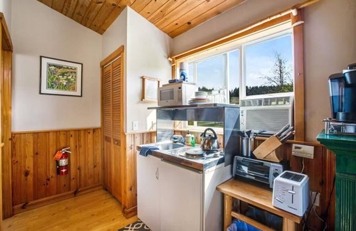 Deer Harbor Apartment | Deer Harbor Cottages, Entire Property. Sleeps up to 16. 3 Hot Tubs. 4 Bedrooms.