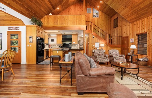 Granite Ridge Cabin | Deer Haven- Boat parking & large deck areas!