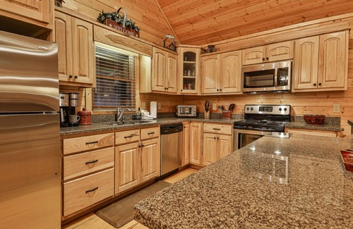 Walnut Mountain Cabin | Deer Haven - Dog Friendly, Game Room