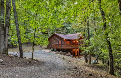 Walnut Mountain Cabin | Deer Haven - Dog Friendly, Game Room