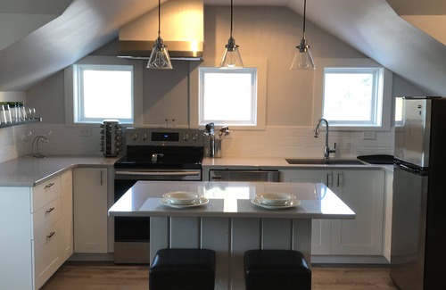 Southwest Mission House | Deer House - Modern Carriage House with Lake Views