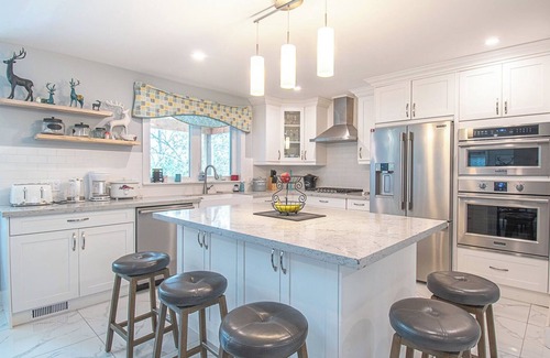 Armour Cottage | Deer Lakehouse - West Exposure, Unltd Wi-Fi