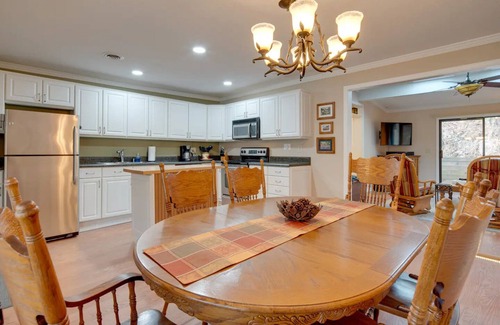 Lake Lure Cabin | Deer Meadow Cabinn~Lake Lure~nBook Now for Fall Leaves, Apples & Crisp Air!