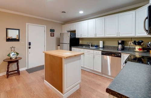 Lake Lure Cabin | Deer Meadow Cabinn~Lake Lure~nBook Now for Fall Leaves, Apples & Crisp Air!